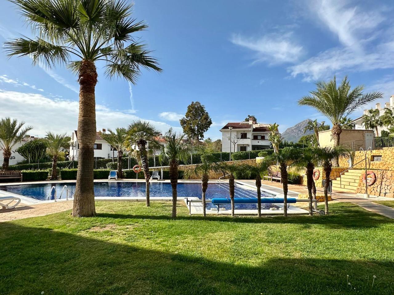 Bonito Con Piscina Y Jacuzzi L'Alfas del Pi